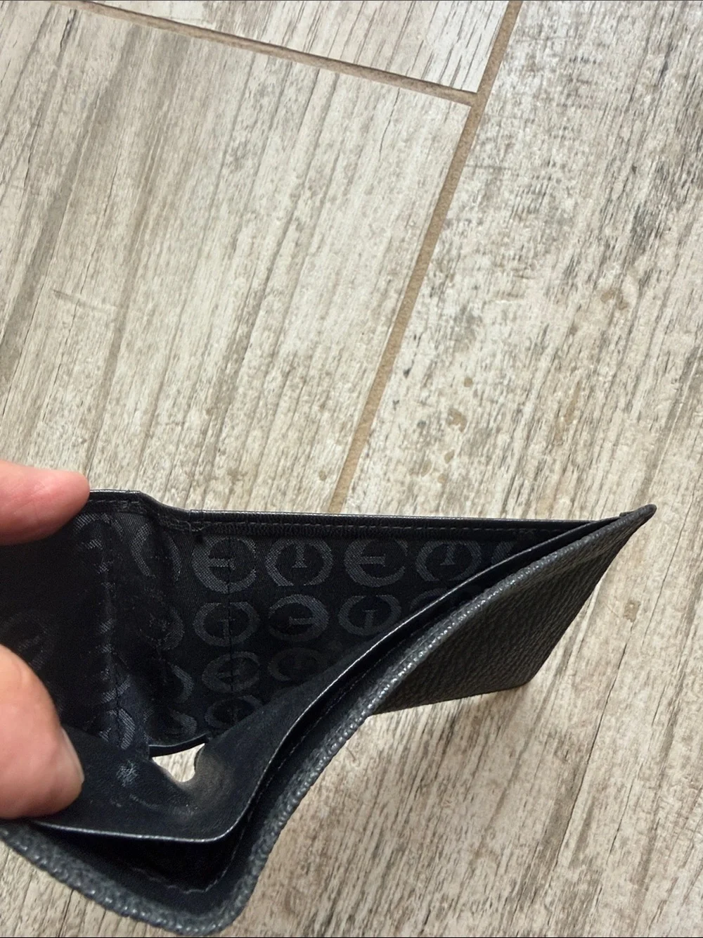 Ecru Black Leather Bi-Fold Card Holder